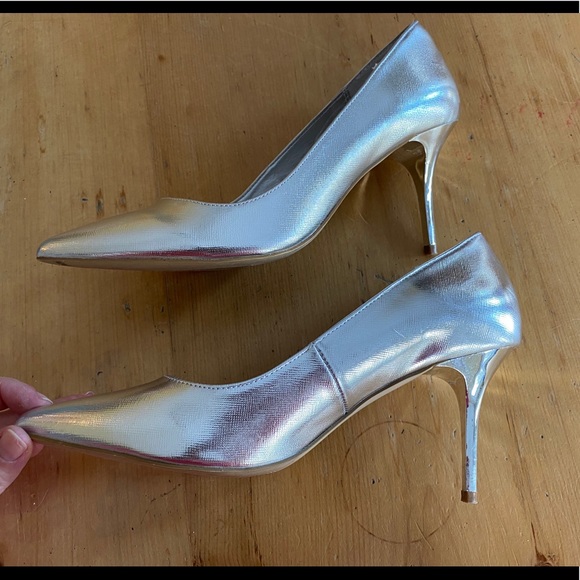 EUC Madden Girl silver shoes - Picture 2 of 5